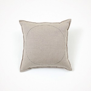 위켄드인 linen stitch cushion - black circle 50 x 50