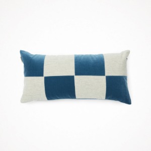 위켄드인 velvet checkered cushion - grayish blue 30 x 60