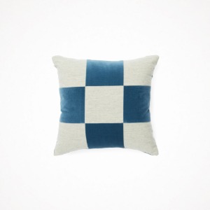 위켄드인 velvet checkered cushion - grayish blue 45 x 45